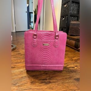 Liz claiborne pink shoulder bag .